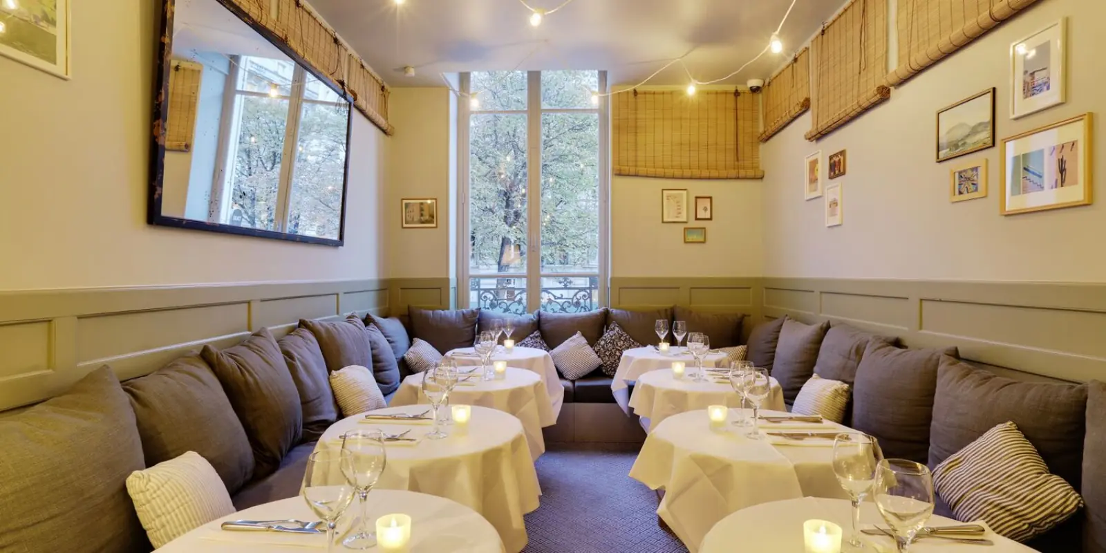 Salle privee Amourette Passy avec eclairage tamisee et tables dressees